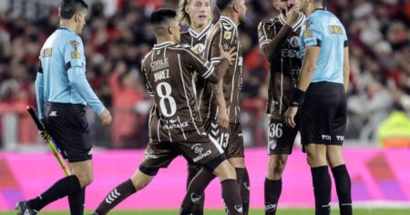 Un árbitro de élite no puede inclinar así la cancha imagen-16