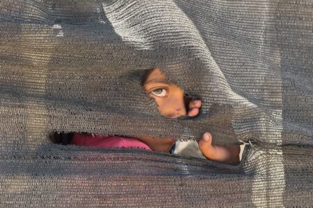 La ONU dijo que 14 mil bebés necesitan comida urgente en Gaza y recibió permiso de Israel para ingresar 100 camiones de alimentos imagen-5