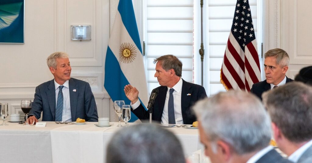 Una visita de alto perfil en la embajada argentina en Washington y el interés de Estados Unidos por Vaca Muerta imagen-4