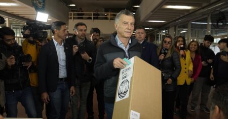 Decepcionado con Milei con la violenta campaña en la Ciudad, Mauricio Macri evitó hablar de una ruptura definitiva imagen-21