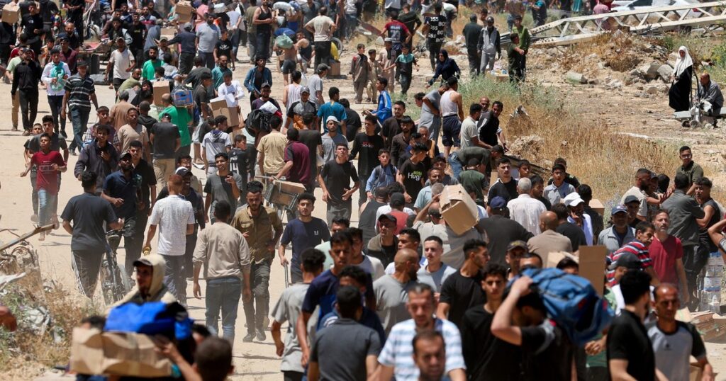 Gaza: "Hordas de gente hambrienta" irrumpen en un depósito del Programa Mundial de Alimentos imagen-5