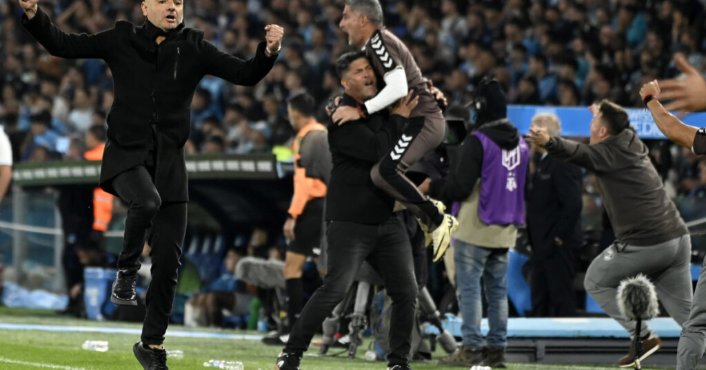 La emoción de Orsi y todo el plantel de Platense: "Logramos algo muy especial" imagen-38