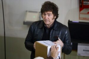 Javier Milei le contestó a Mauricio Macri: “Está hecho un llorón. Se los ve muy de cristal” imagen-4