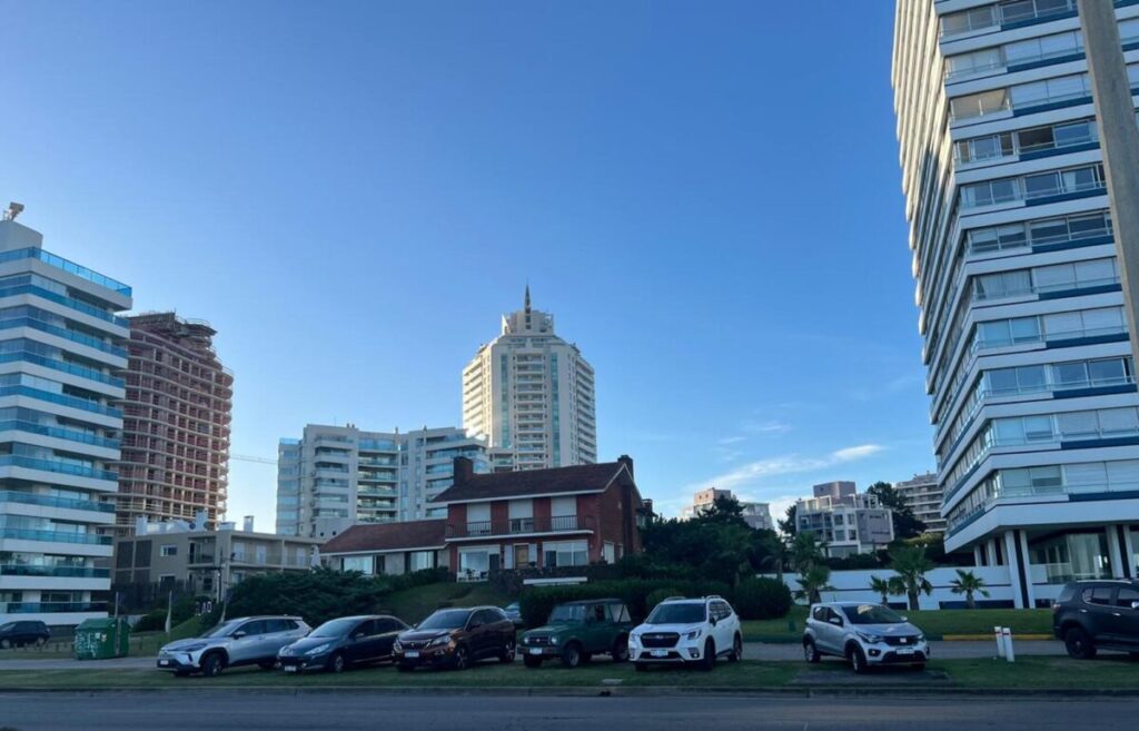 Qué documentos debo tener para manejar en Punta del Este imagen-92