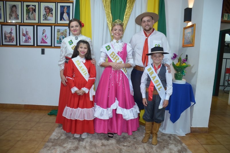 Las colectividades Brasileña y Polaca presentaron a sus respectivas Reinas imagen-69