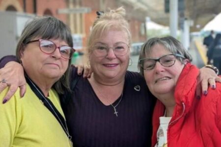 La emotiva historia de tres hermanas que fueron separadas al nacer y se reencontraron 57 años después imagen-10