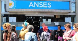 El Gobierno anunció el aumento para jubilados en junio: cuánto cobrarán los beneficiarios de la mínima junto con el bono de $70.000 imagen-3