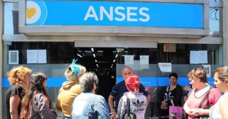El Gobierno anunció el aumento para jubilados en junio: cuánto cobrarán los beneficiarios de la mínima junto con el bono de $70.000 imagen-35