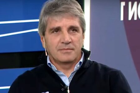 Luis Caputo le respondió a Ricardo Darín tras sus declaraciones sobre el precio de la docena de empanadas imagen-12
