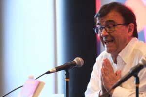 Javier Cercas en la Feria del Libro: “La Iglesia nunca había abierto tanto sus puertas a un escritor” imagen-2