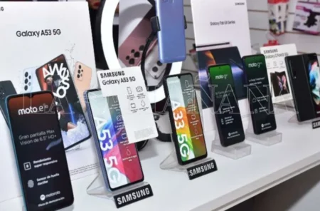 El Gobierno eliminará aranceles para las importaciones de celulares y bajará impuestos a otros productos imagen-65