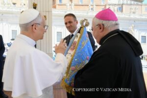 El Papa León XVI bendijo la imagen de la Virgen del Valle que será entronizada en Beirut imagen-1