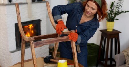 Las sillas viejas sirven: podés armar alternativas aesthetic para tu casa sin gastar de más y ayudando al planeta imagen-16