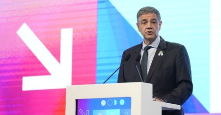 Tras la derrota electoral de mayo, el Gobierno porteño reorganiza el Gabinete y echó al asesor Antoni Gutiérrez Rubí imagen-19