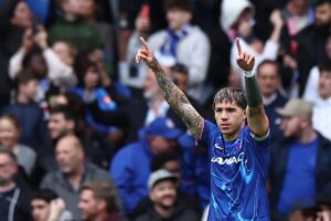 El golazo de Enzo Fernández para Chelsea ante Liverpool, el campeón de la Premier League imagen-4