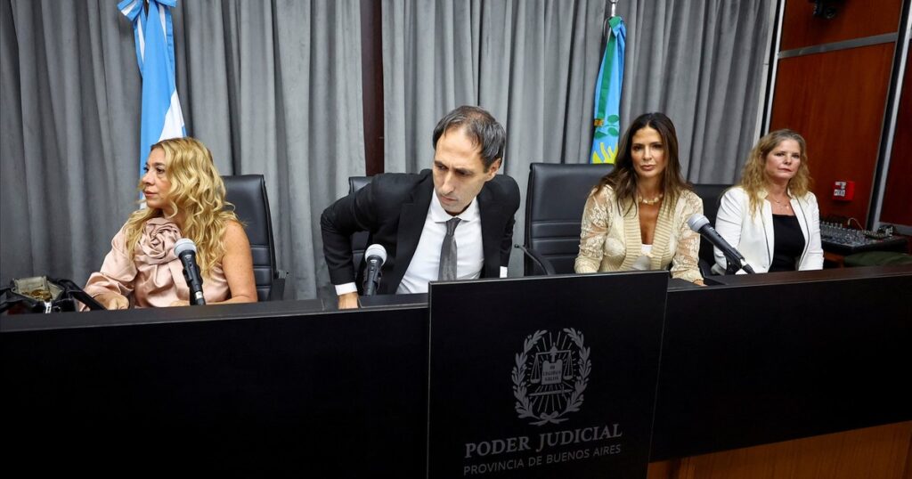 Escándalo: se declaró nulo el juicio por la muerte de Diego Maradona imagen-5