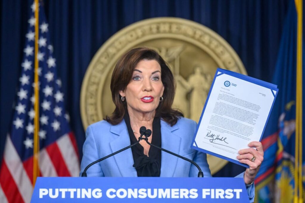 Hasta US$5000: Kathy Hochul firmó el nuevo presupuesto de Nueva York que incluye estos beneficios para las familias imagen-99