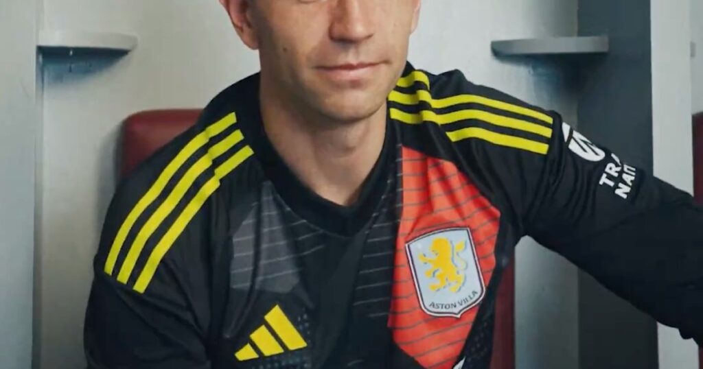Dibu Martínez habló sobre las críticas negativas, sus autoexigencias y analizó su temporada con el Aston Villa imagen-47