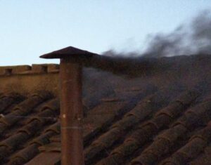 Fumata negra: los cardenales no lograron elegir al nuevo papa y mañana volverán a votar imagen-2