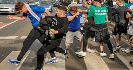 Violencia en la previa de la final de la Conference League: 28 detenidos en Polonia por peleas entre hinchas de Chelsea y Betis imagen-13