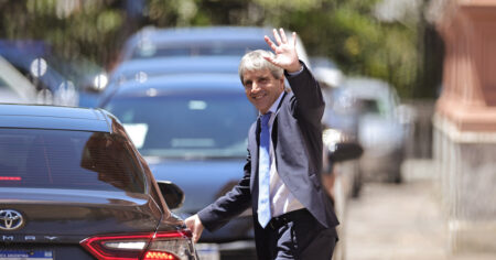 Luis Caputo reveló el mensaje que le mandaron desde el FMI tras los anuncios sobre dólares sin declarar y explicó qué pasará con el dinero de la corrupción imagen-9