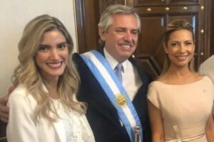 Un chat de Alberto Fernández sugiere que le pagaron a una testigo para favorecerlo en la causa por violencia de género imagen-3