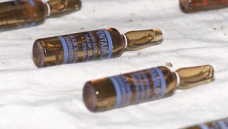 Allanan una droguería en Rosario por las muertes asociadas al fentanilo contaminado imagen-9