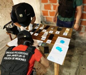 Desobedeció una orden de restricción, la policía allanó su vivienda y le encontraron droga imagen-4