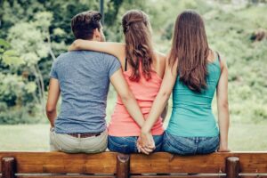 Síndrome de Fortunata: qué es y qué dice la psicología sobre quienes se enamoran de personas casadas o con pareja imagen-1