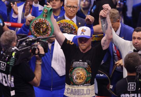 Canelo Álvarez derrotó a Scull y se coronó como campeón indiscutido supermediano imagen-16