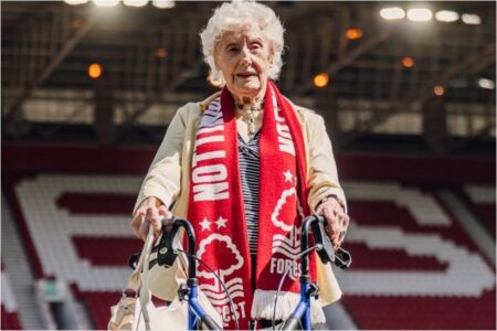 La historia de Marj, la hincha más longeva del Nottingham Forest, quien volvió al club de sus amores a los 101 años imagen-7