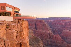 Así es el puente de cristal más extremo de Arizona en el corazón del Gran Cañón imagen-2