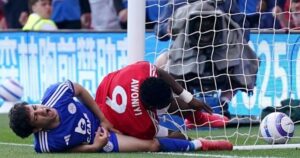 Preocupación en Inglaterra: un jugador del Nottingham está internado en coma inducido tras una lesión en un partido que pudo haber sido mortal imagen-3