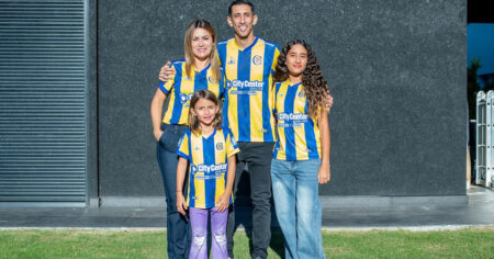 La tierna dedicatoria de Ángel Di María a su mamá y la foto familiar de su regreso a Rosario Central: "Agarrá la bici..." imagen-15