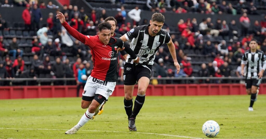 Colón empató ante Estudiantes y sigue lejos del Reducido imagen-5