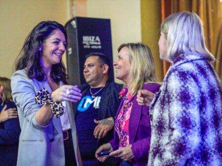 Elecciones 8J: Para Eva Jiménez, «la política se hace escuchando y estando presente» imagen-14
