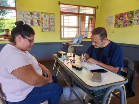 Mirar Mejor ya recorrió 30 municipios, atendió a más de 2.300 vecinos y entregó más de 2.100 anteojos imagen-12