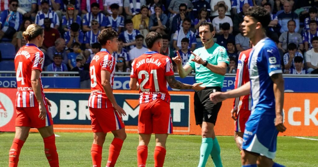 Por qué la expulsión de Julián Álvarez ante Alavés hubiese sido histórica imagen-46