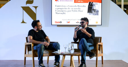 El actor Gonzalo Heredia presentó su nueva novela en la Feria: "Me río de los prejuicios de alguna gente" imagen-10