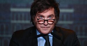 Tras los insultos y la incitación a odiarlos, Milei denunció a tres periodistas por "calumnias e injurias" imagen-3