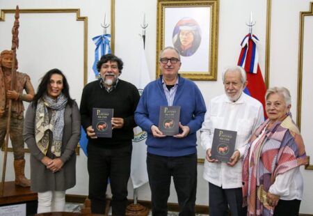 MISIONES RECIBIÓ 2000 EJEMPLARES DE “PLATERO Y YO” TRADUCIDOS AL GUARANÍ PARA ESCUELAS Y BIBLIOTECAS DE LA REGIÓN imagen-75