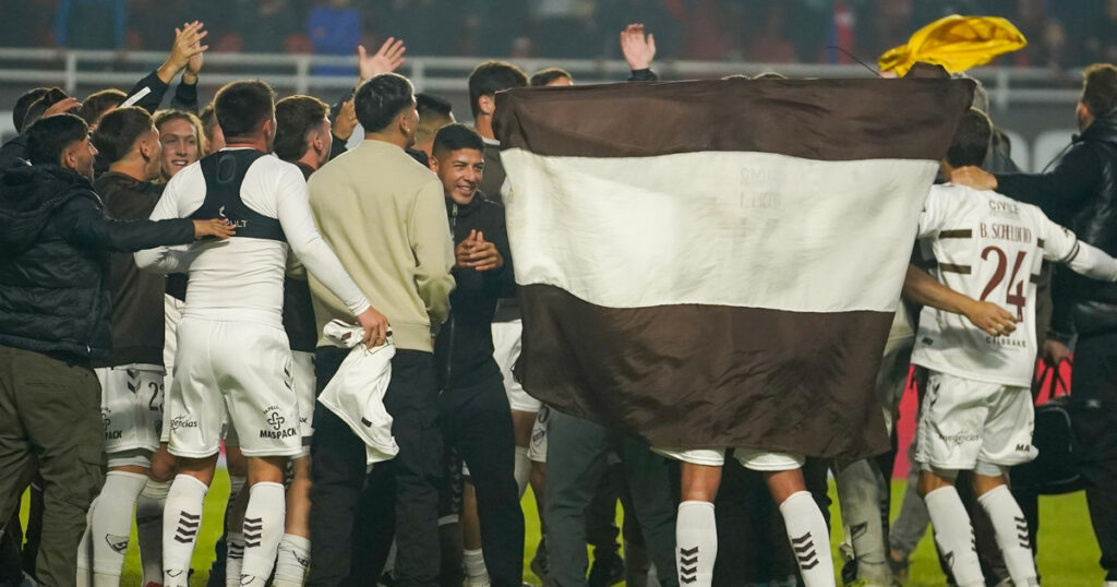 Tiene memoria, hambre y refuerzos que la rompieron: el Platense 2025 que va por la gloria en Santiago imagen-5