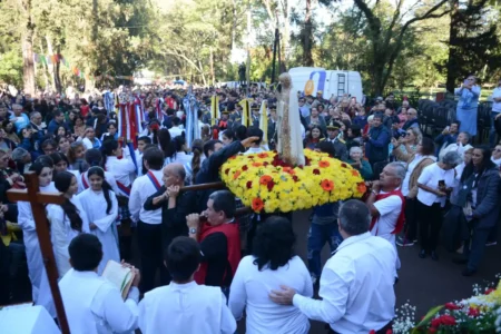 Miles de fieles participaron de la Peregrinación a Fátima, una muestra de fe y esperanza desde la Catedral de Posadas al Centro de Espiritualidad imagen-7