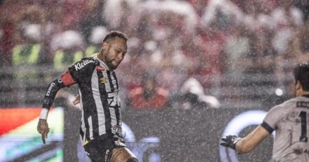 Neymar puso en duda su renovación con el Santos y le tiró un palito a sus compañeros imagen-19