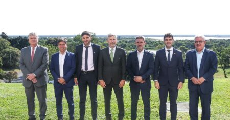 Cumbre de gobernadores: sin acuerdo por un documento contra el Gobierno y un contrapunto entre Kicillof y Frigerio imagen-21