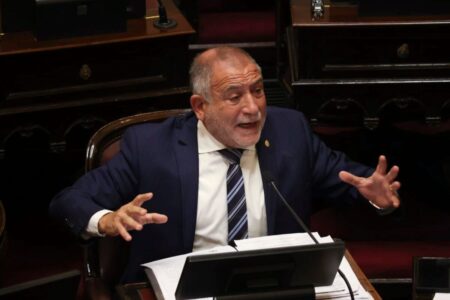 Le robaron el celular a Luis Juez mientras daba una entrevista radial imagen-9