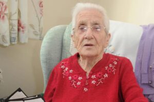 Su novio le propuso matrimonio mientras estaba en la guerra, desapareció y 77 años después recibió su respuesta imagen-3