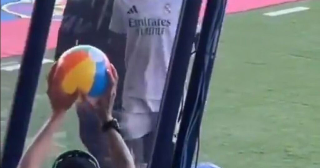 Video: la cargada a Vinicius tras perder el clásico ante Barcelona imagen-40