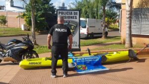 Se peleó con su ex y le robó desde un kayak hasta una moto imagen-2