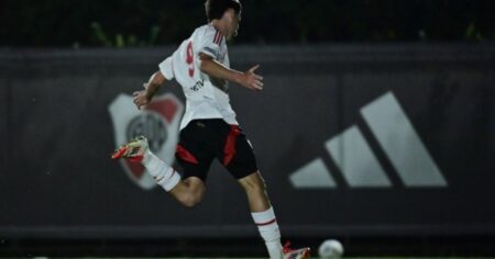 El festejo especial del goleador de la Reserva de River ante Boca imagen-12